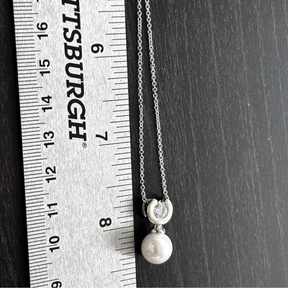 Silver Chain Necklace W/ Pearl & Crystal Pendant Elegant Design For Women Jewelr - Picture 6 of 6